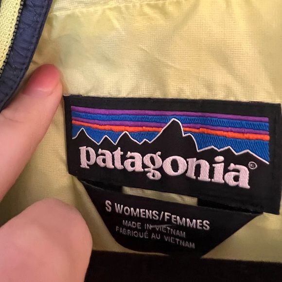 Patagonia navy and Yellow Quilted Jacket. A6 - Picture 2 of 4